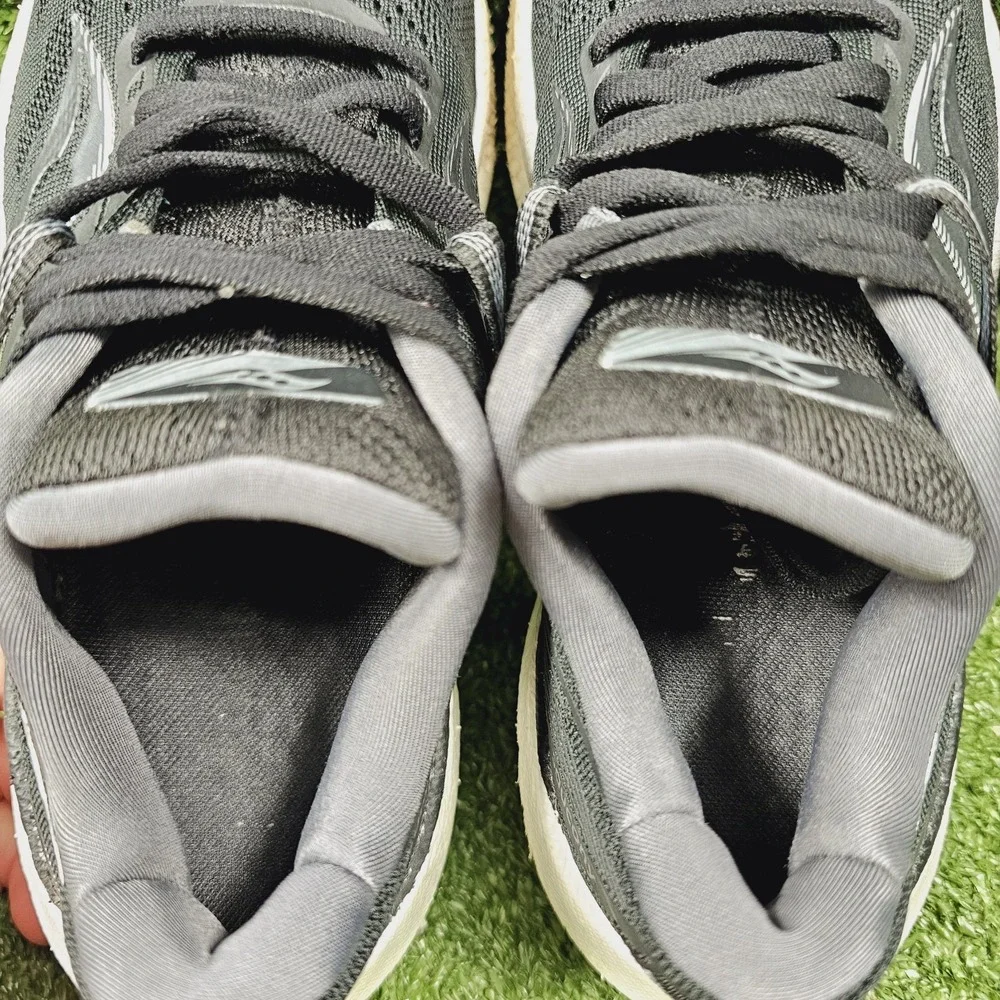 Saucony Triumph 20 Black Athletic Running Cushioned Sneakers Womens‎ Size 6